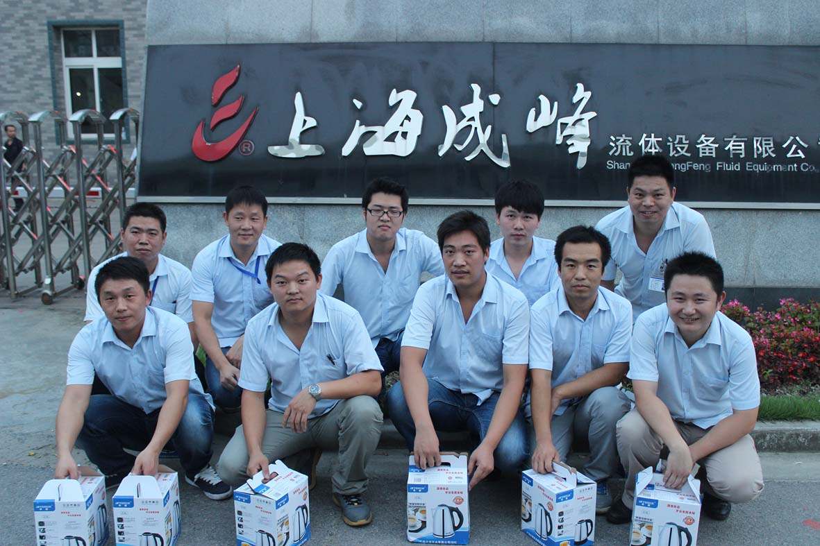 拔河比賽亞軍團(tuán)隊(duì)合影.jpg 拔河比賽亞軍團(tuán)隊(duì)合影.jpg